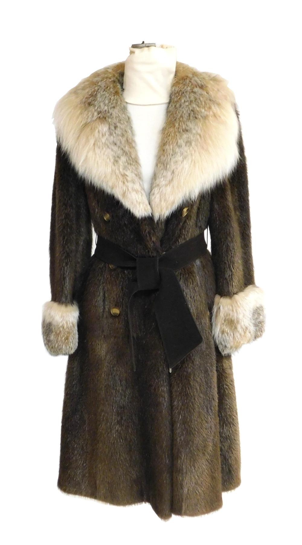 Appraisal: TEXTILES Ladies brown fur coat probably beaver or nutria with