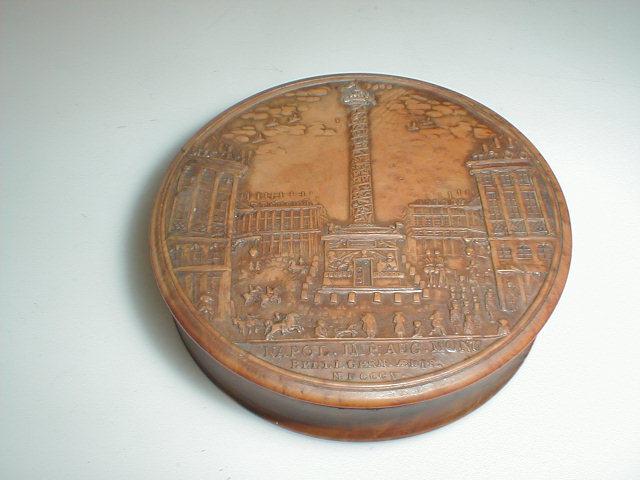 Appraisal: thC French circular burr wood snuff box the lid decorated