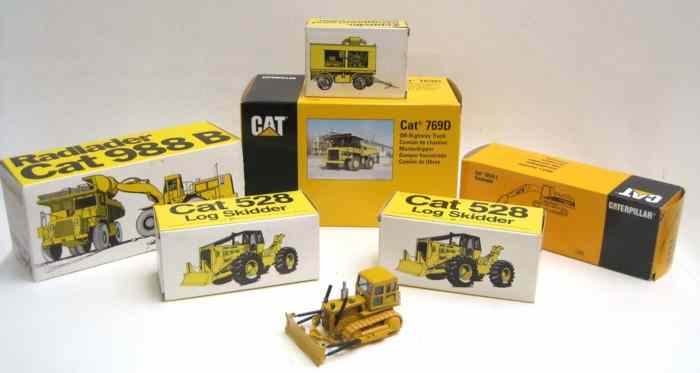 Appraisal: SEVEN NZG DIECAST MODELS OF CATERPILLAR HEAVY EQUIPMENT including D