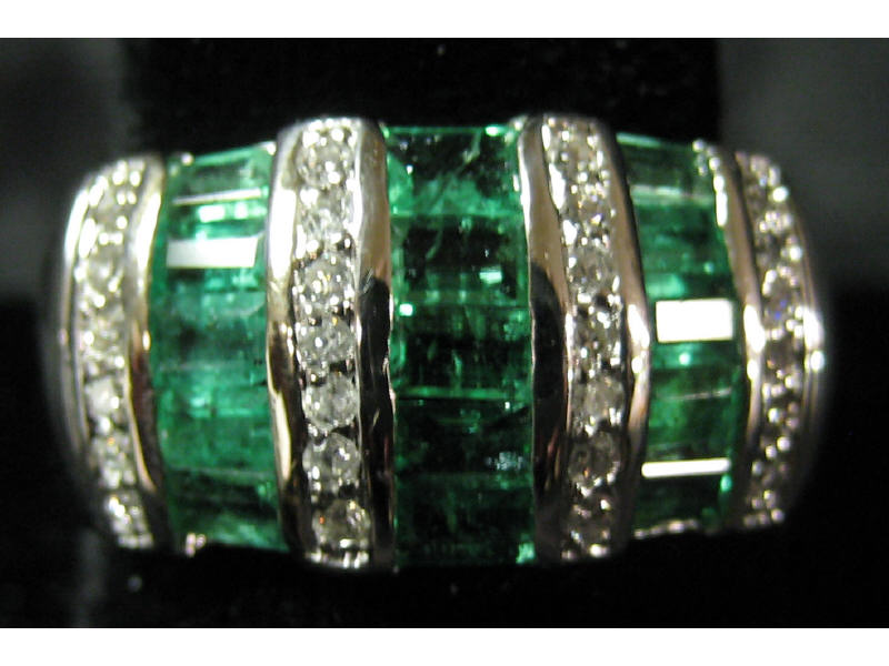 Appraisal: EMERALD AND DIAMOND RING K white gold ring with fifteen