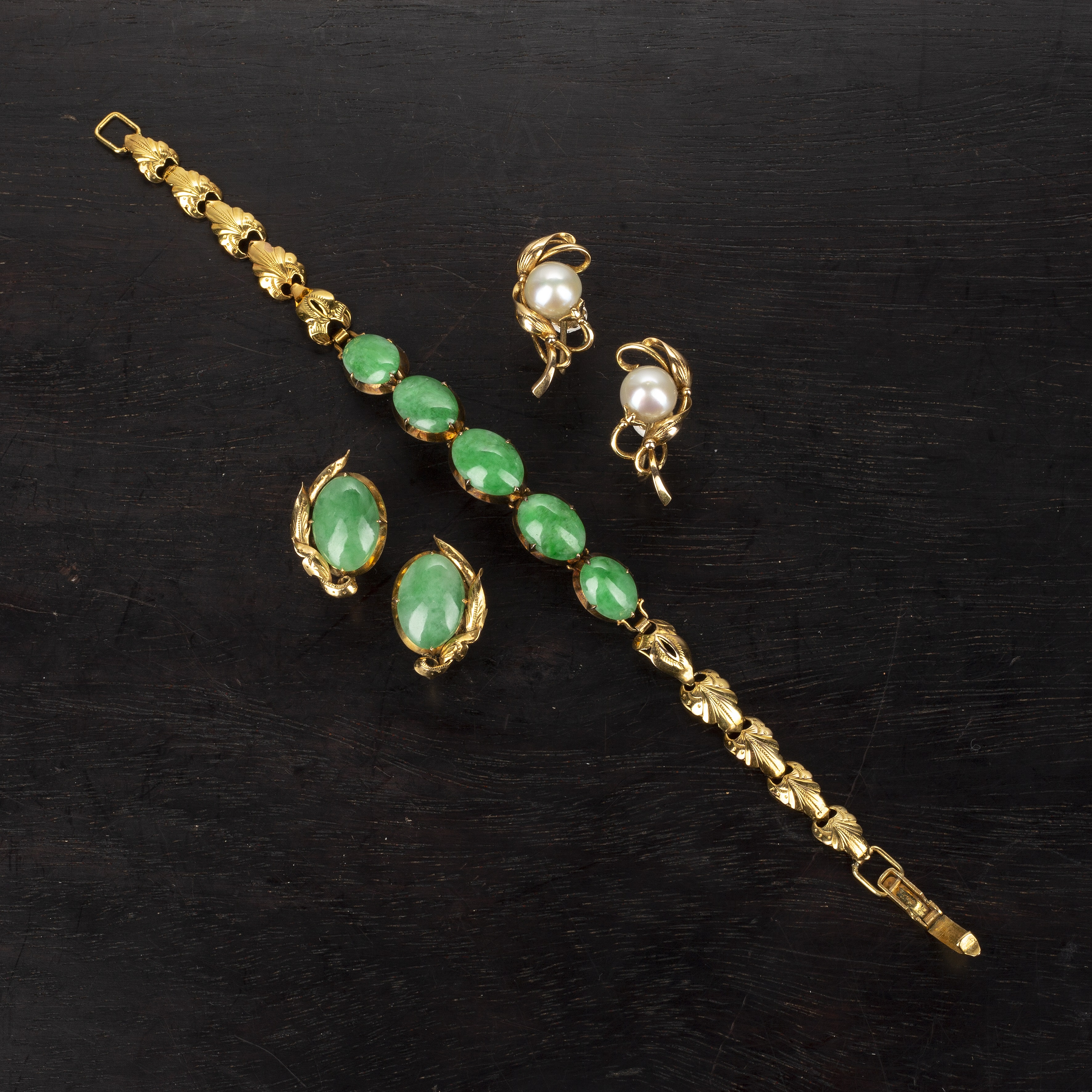 Appraisal: Collection of jewellery Chinese th Century comprising of a yellow