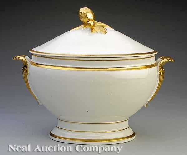 Appraisal: A Paris Anneau d'Or Porcelain Oval Covered Tureen th c