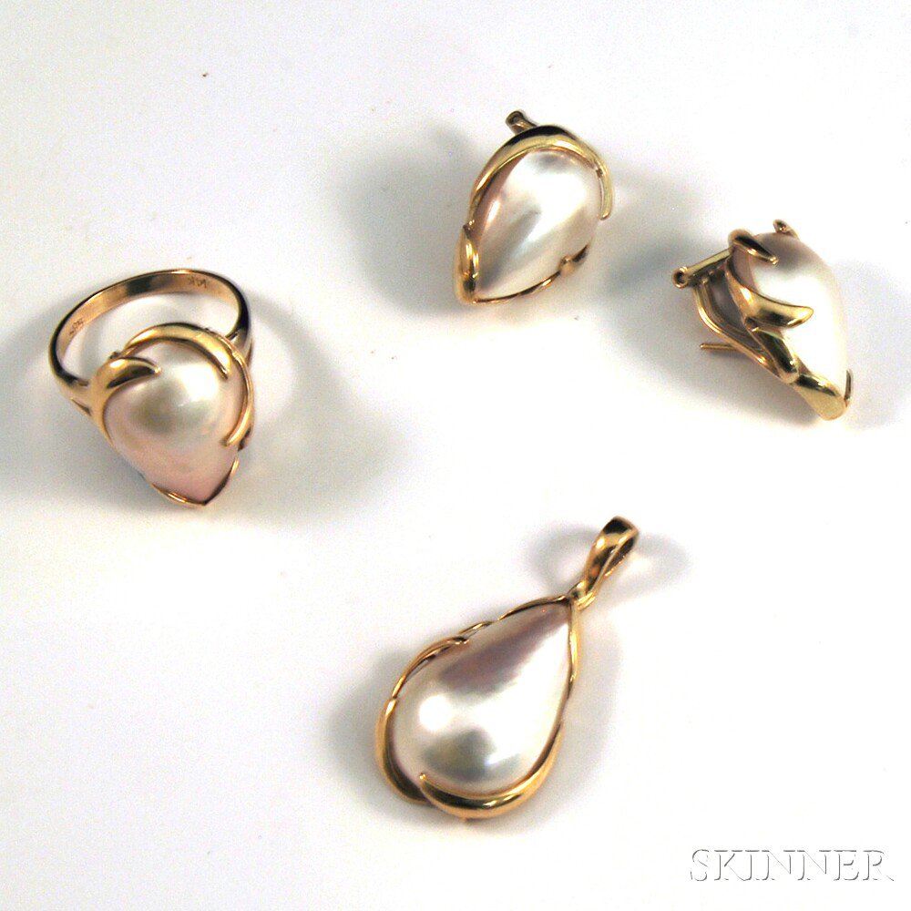 Appraisal: kt Gold and Mabe Pearl Teardrop-shaped Suite comprised of ring