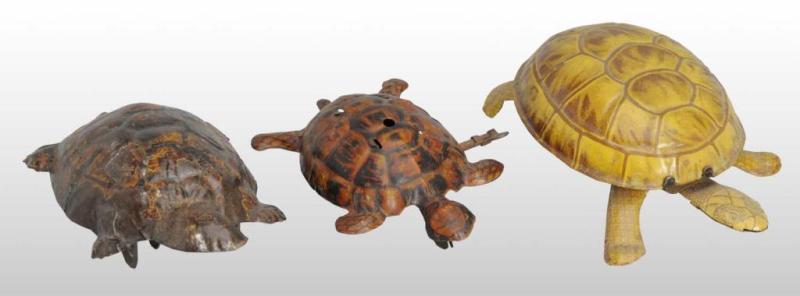 Appraisal: Lot of Tin Turtle Toys Description German Two are marked