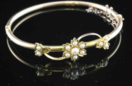 Appraisal: An Edwardian gold bracelet set with split pearl floral motifs