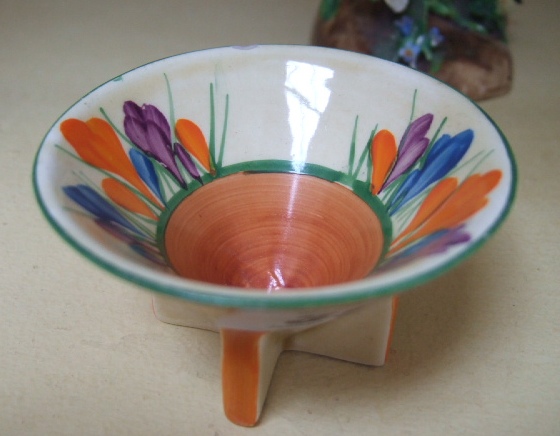 Appraisal: A Clarice Cliff Bizarre crocus pattern sugar bowl of conical