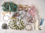 Appraisal: A quantity of costume jewellery including necklaces bracelets etc and