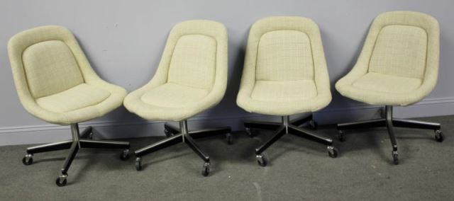 Appraisal: Midcentury Set of Knoll Swivel Chairs Labeled Knoll International Clean