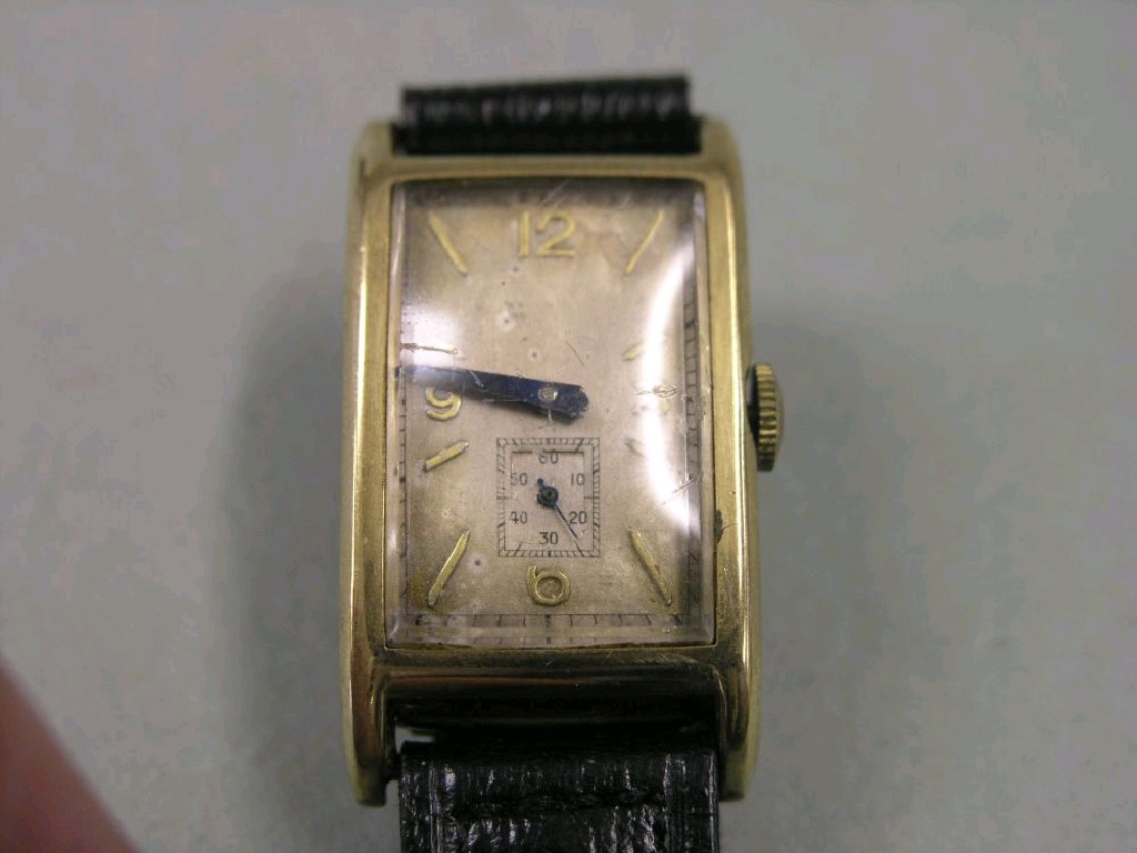 Appraisal: A gentleman's ct gold Movado wristwatch tank shape