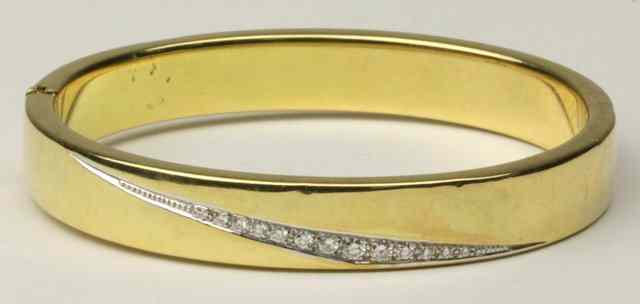 Appraisal: An ct yellow gold hinged bangle channel set to one