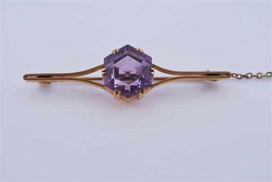 Appraisal: AN AMETHYST SET BROOCH STAMPED CT GOLD