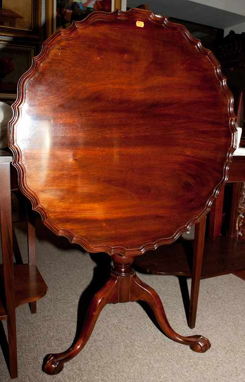 Appraisal: Chippendale style mahogany tilt-top piecrust tea table Estimate - All