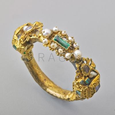 Appraisal: SPANISH SHIPWRECK SALVAGE GOLD EMERALD BRACELET Revised or assembled hinged