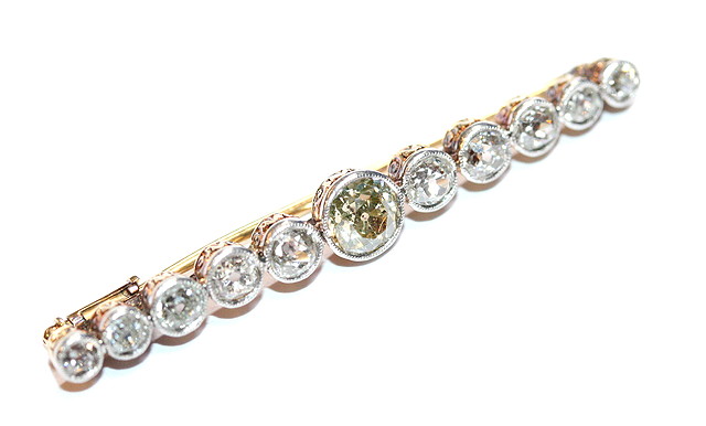 Appraisal: A DIAMOND SET BAR BROOCH eleven graduated old cut diamonds