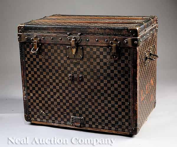 Appraisal: A Vintage Louis Vuitton Trunk c with damier canvas lock