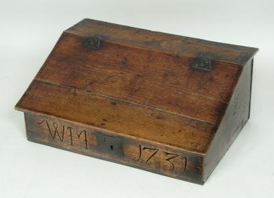 Appraisal: AN OAK DESK BOX th century the hinged lid with