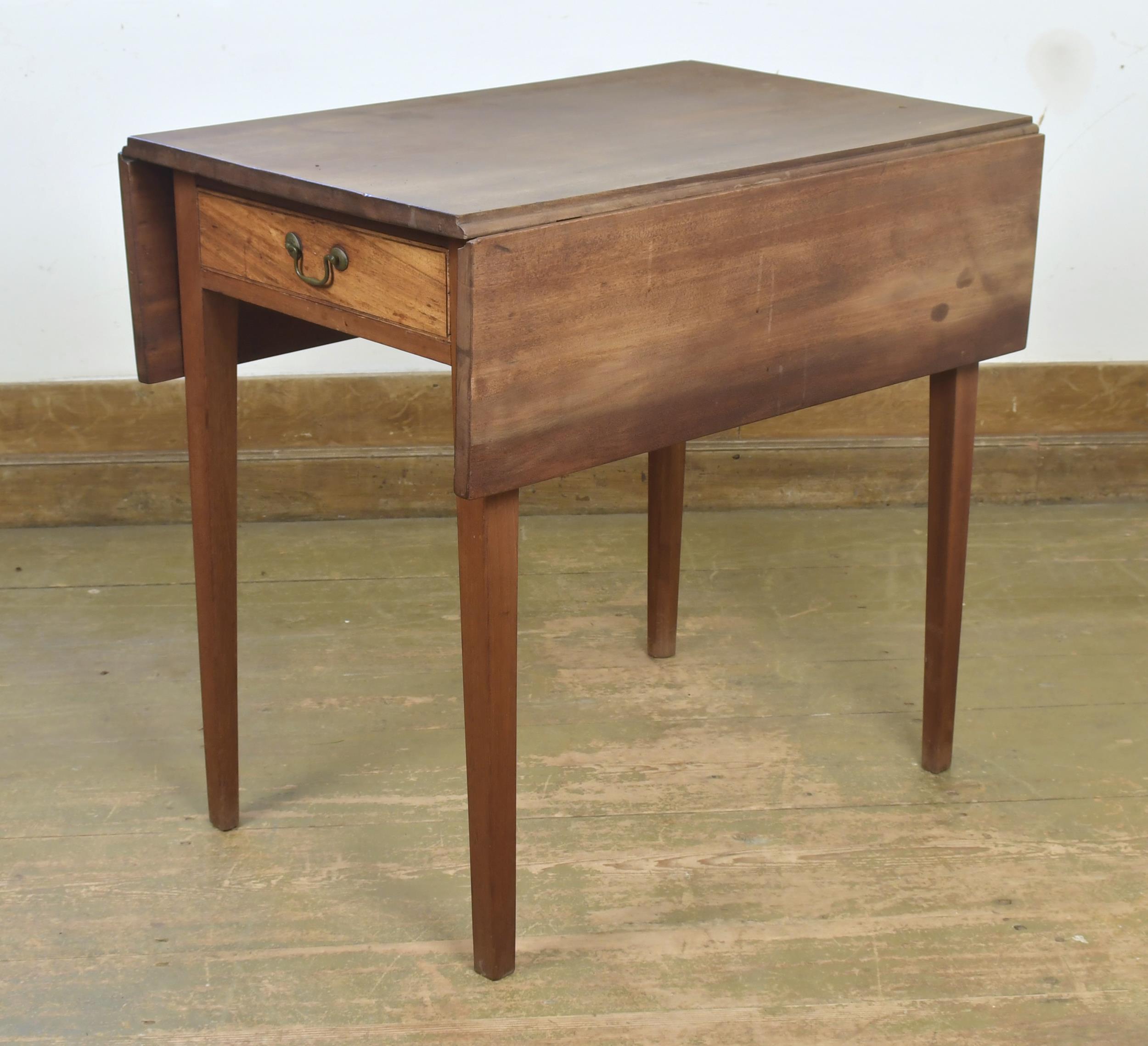 Appraisal: TH C VERMONT MAHOGANY PEMBROKE TABLE th C mahogany table