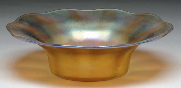 Appraisal: TIFFANY STUDIOS CENTER BOWL Gold Favrile bowl has flaring sides