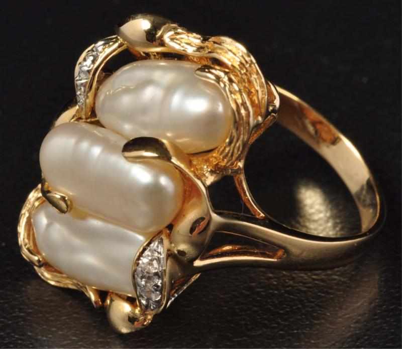 Appraisal: K Gold Fresh Water Pearl Ring Description With small accent