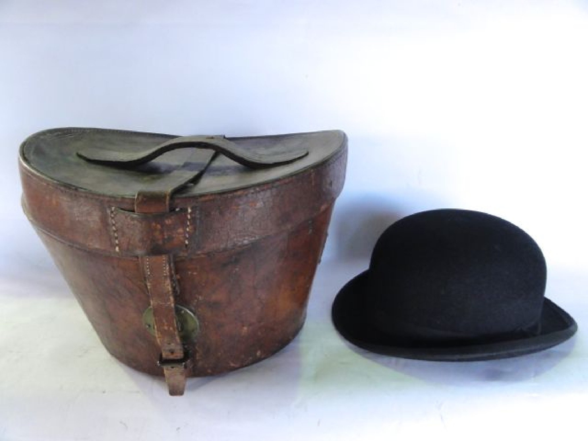 Appraisal: A good quality th century stitched and tanned leather hat