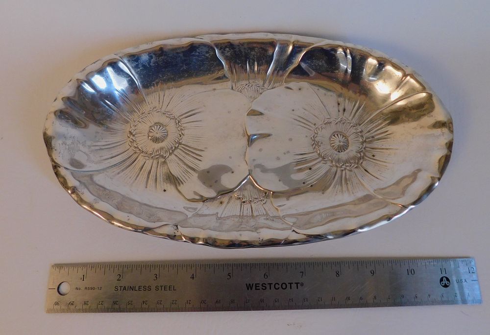 Appraisal: WALLACE OVAL STERLING POPPY BOWL Sterling silver oval bowl with