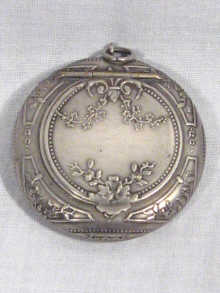 Appraisal: A continental silver circular compact