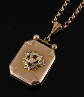 Appraisal: An Antique gold locket The ct gold rectangular hinged locket