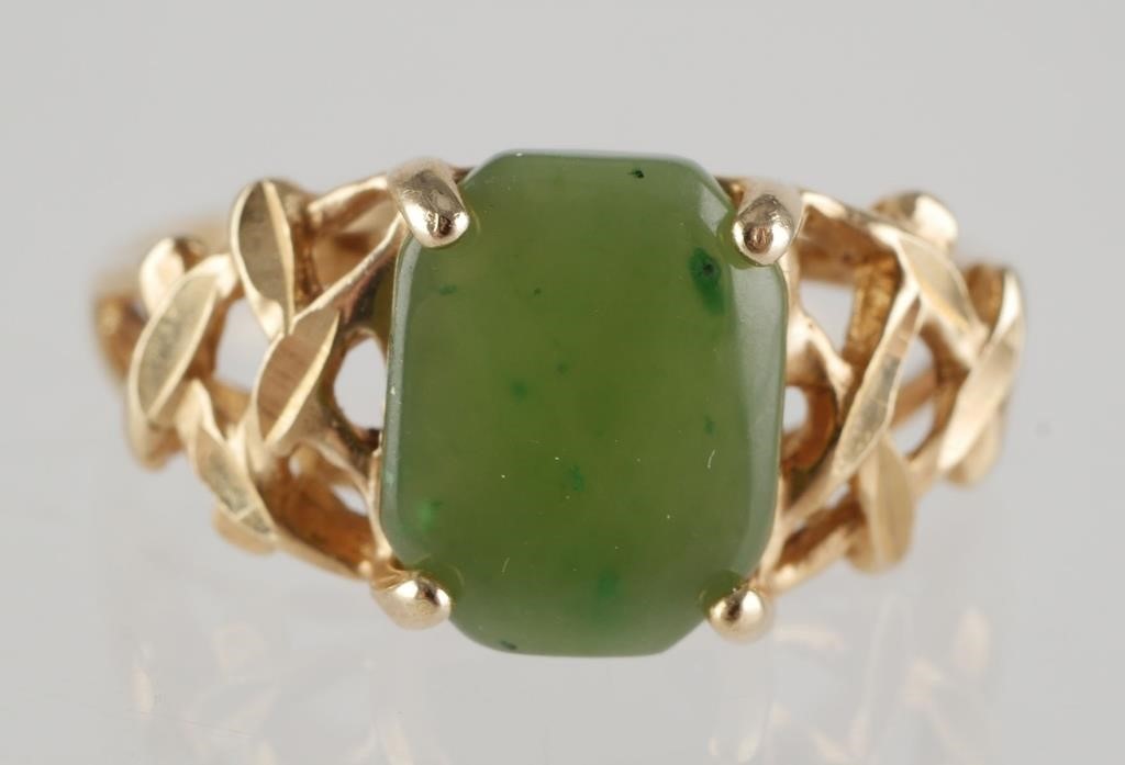 Appraisal: Beautiful karat yellow gold ring with an emerald cut Chrysoprase