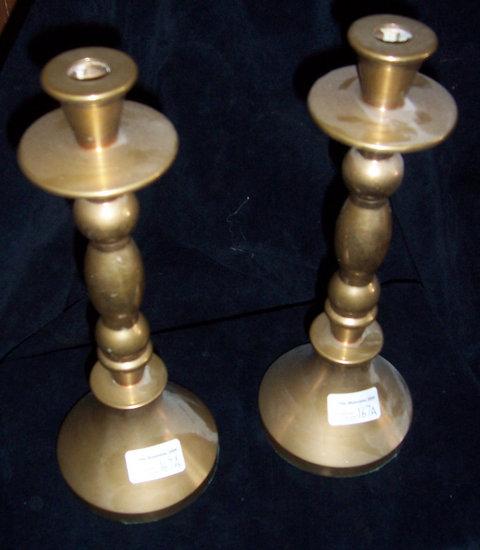 Appraisal: A pair of ship's brass candlesticks of turned form on