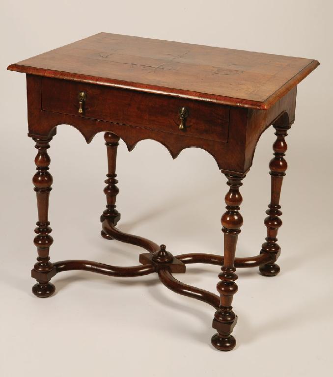 Appraisal: A GEORGE I WALNUT VENEERED SIDE TABLE the rectangular top