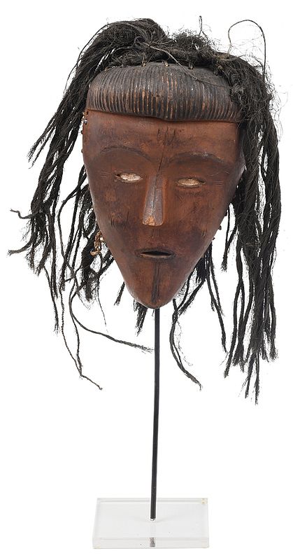 Appraisal: African Lovalle Tshokwe Carved Wood Mask Angola th century triangular