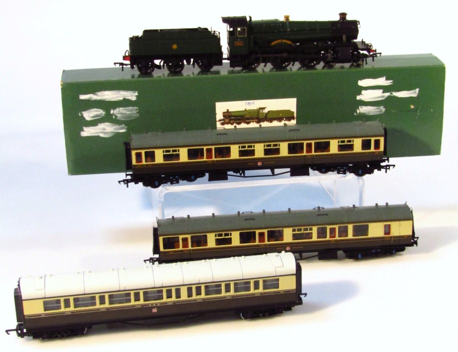 Appraisal: Various OO gauge trains to include Bachmann Dunley Manor locomotive