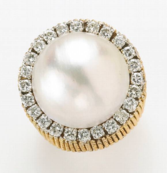 Appraisal: A cultured mab pearl diamond and k gold ring pearl