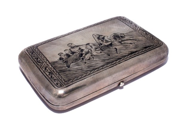 Appraisal: A Russian niello decorated rectangular cigar case the sprung hinged