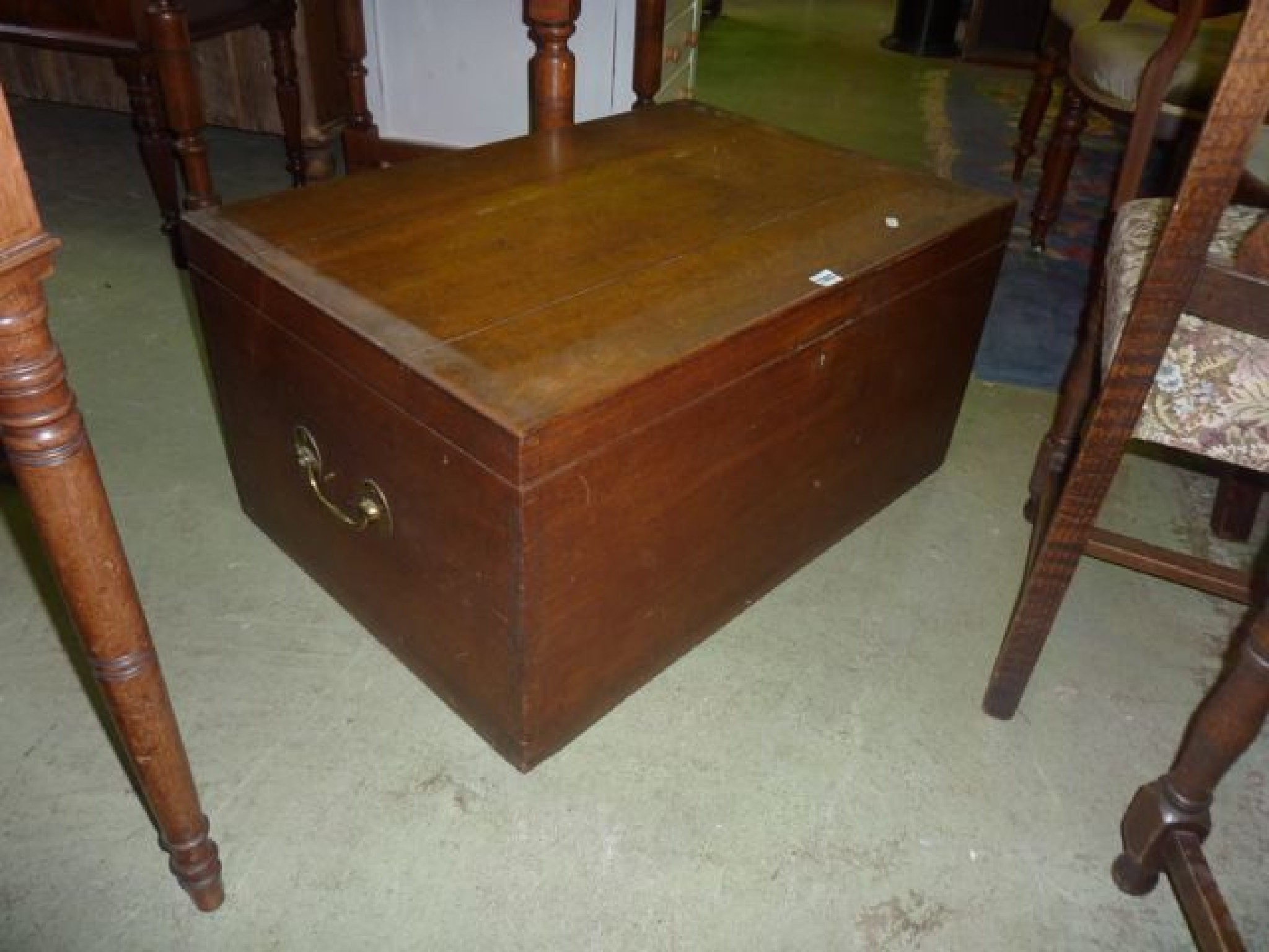 Appraisal: A th century oak box of rectangular form with hinged