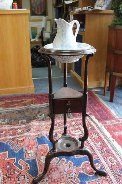 Appraisal: A GEORGIAN MAHOGANY BASIN STAND with circular ring support and