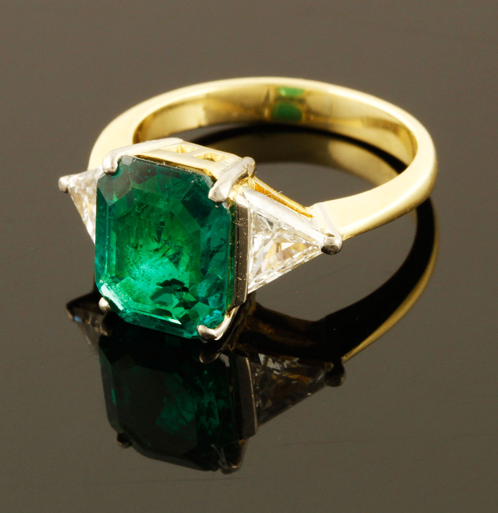 Appraisal: - Colombian K Emerald and Diamond Ring Ladies' Colombian emerald