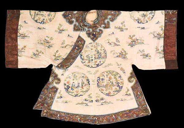 Appraisal: A lady's summer gauze informal coat Late Qing Dynasty Of