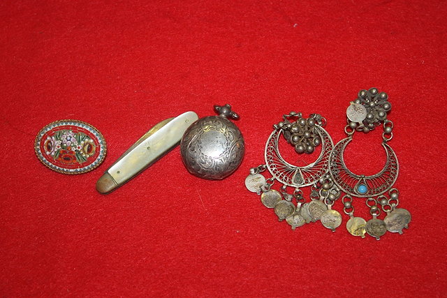 Appraisal: A SMALL COLLECTION OF MISCELLANEOUS including a pair of filigree