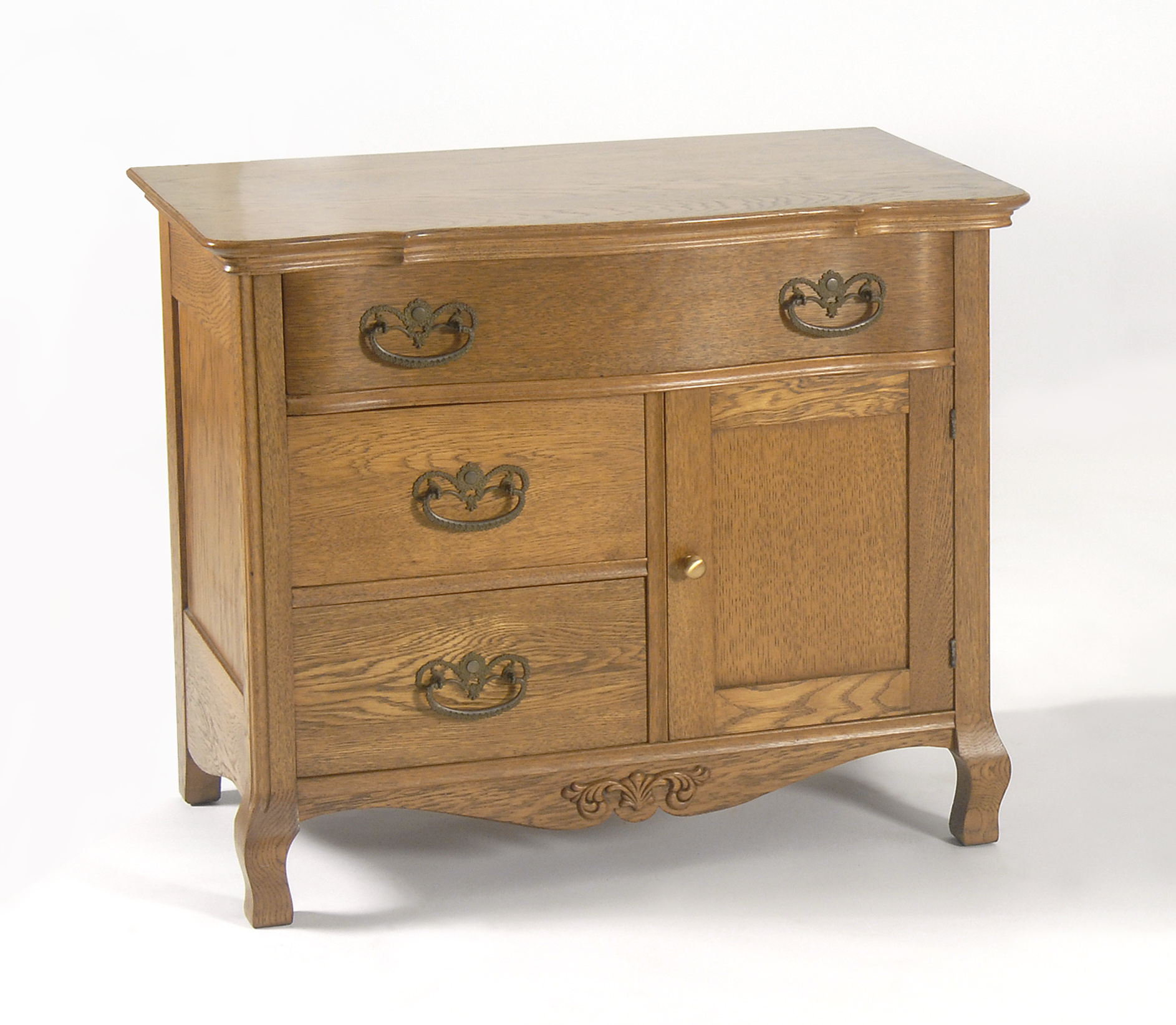 Appraisal: LATE VICTORIAN COMMODE in quartersawn oak Label on back for