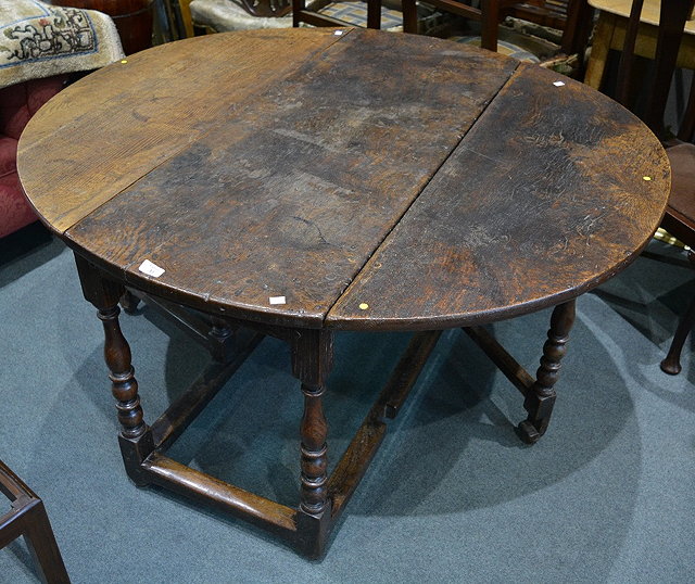 Appraisal: An th Centurty oak gateleg tablewith turned supports extending to