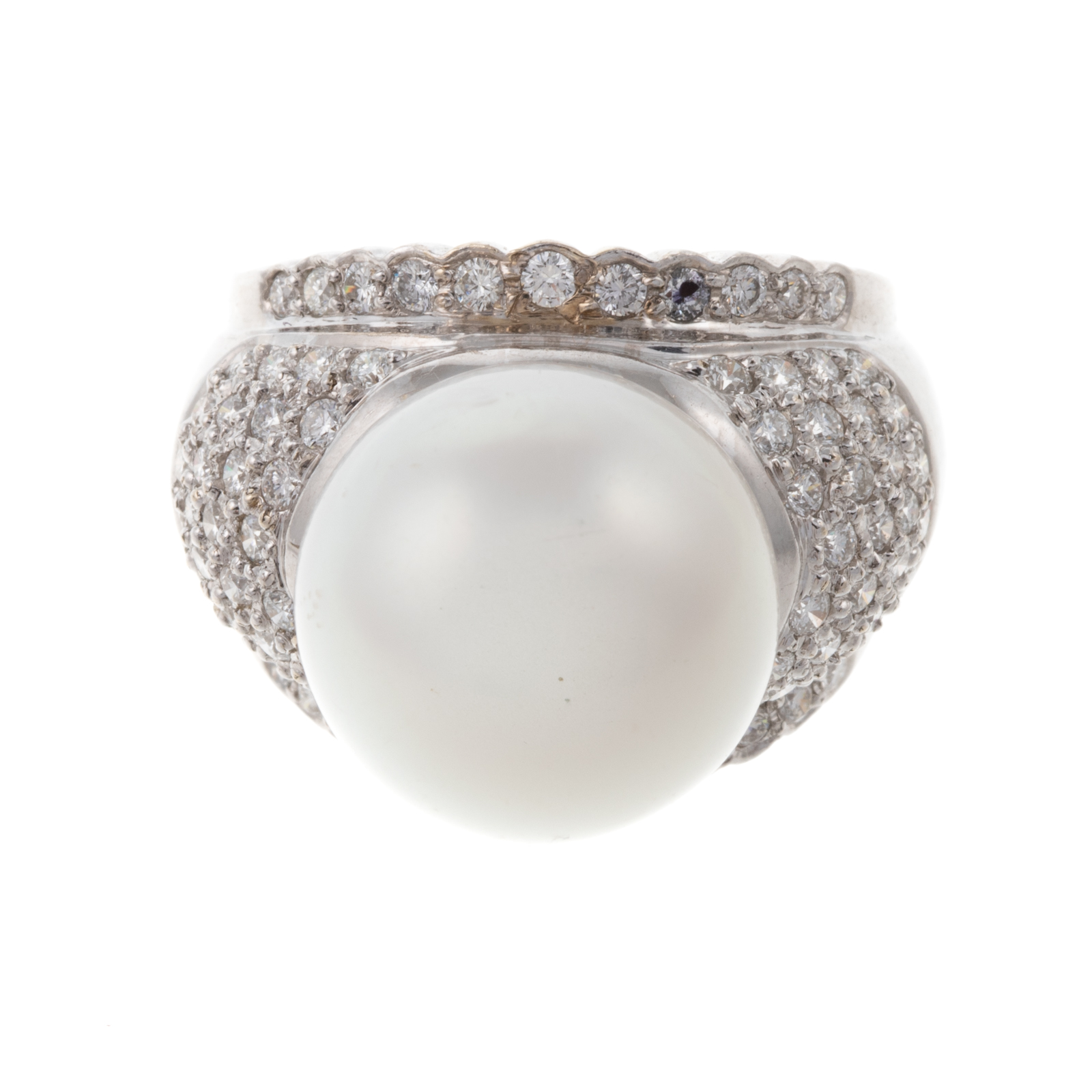 Appraisal: A SOUTH SEA PEARL DIAMOND RING IN K K white