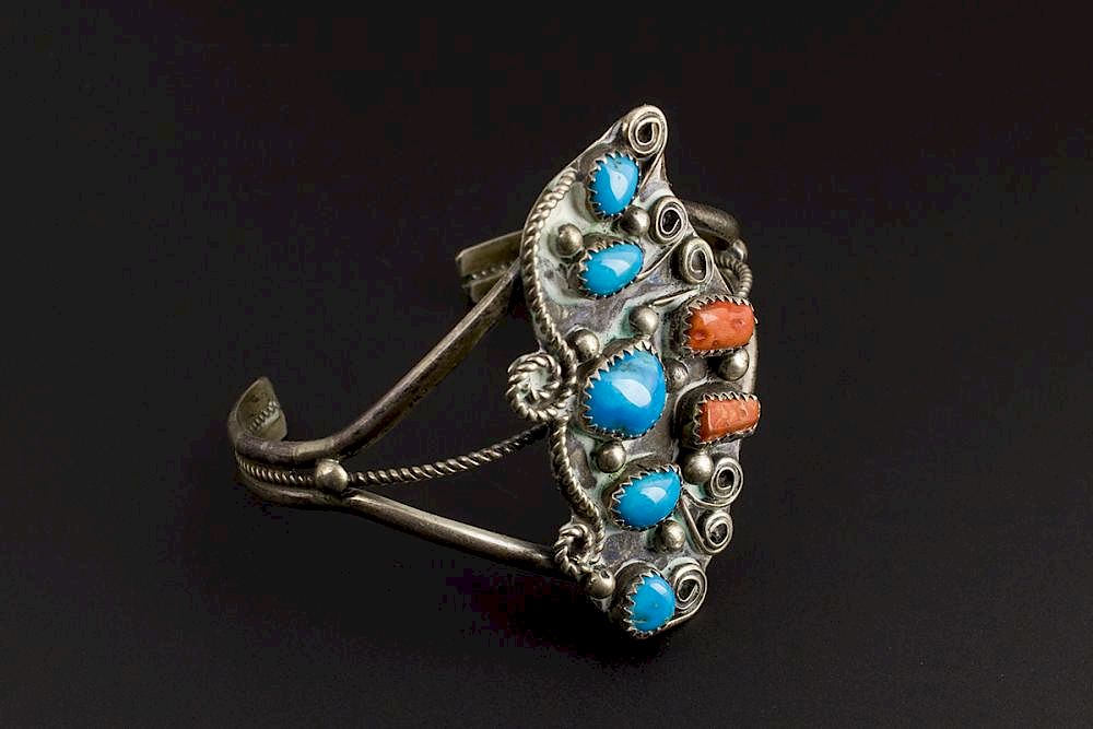 Appraisal: Navajo Handmade Bracelet Navajo Handmade Sterling Silver Bracelet with Bright