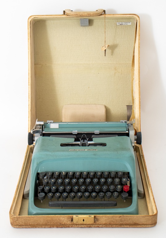 Appraisal: OLIVETTI UNDERWOOD LETTERA CA - Olivetti Underwood Lettera ca -