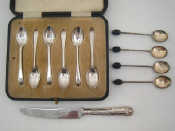 Appraisal: A set of six boxed silver coffee spoons Walker Hall