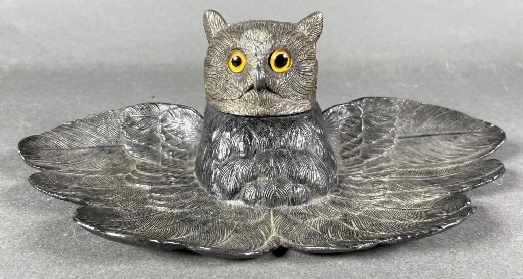 Appraisal: Vintage cast iron owl inkwell There is a glass insert