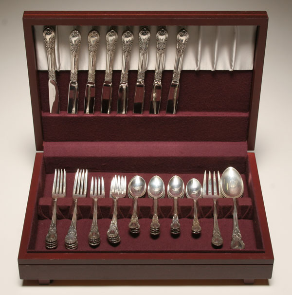 Appraisal: Lunt American Victorian sterling silver flatware service for pieces total