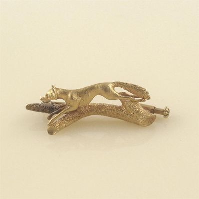 Appraisal: A gold fox 'running over a branch' brooch mm g