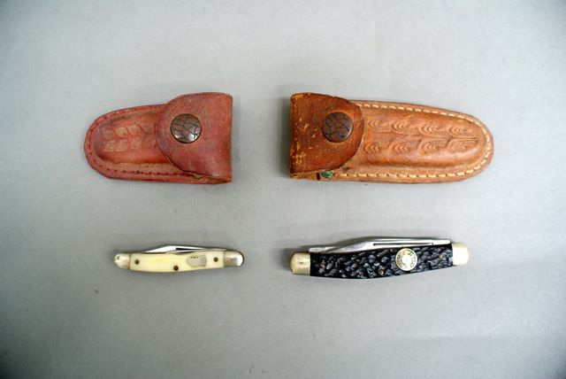 Appraisal: A pocket knife a three blade stock knife and a