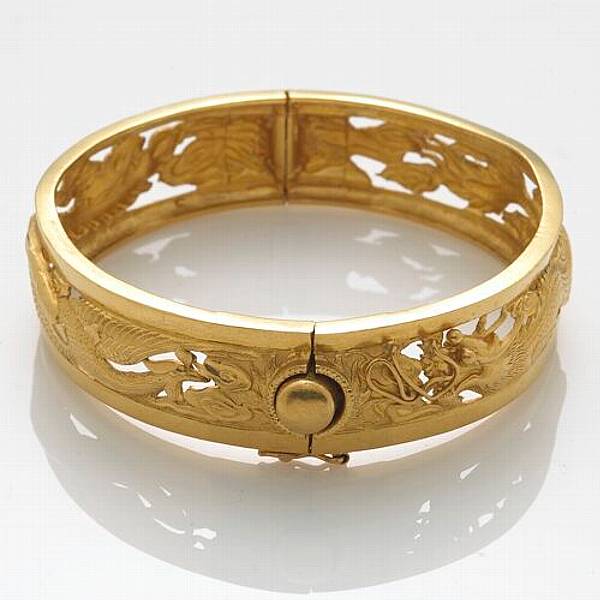 Appraisal: A k gold bangle bracelet weighing approximately g diameter in